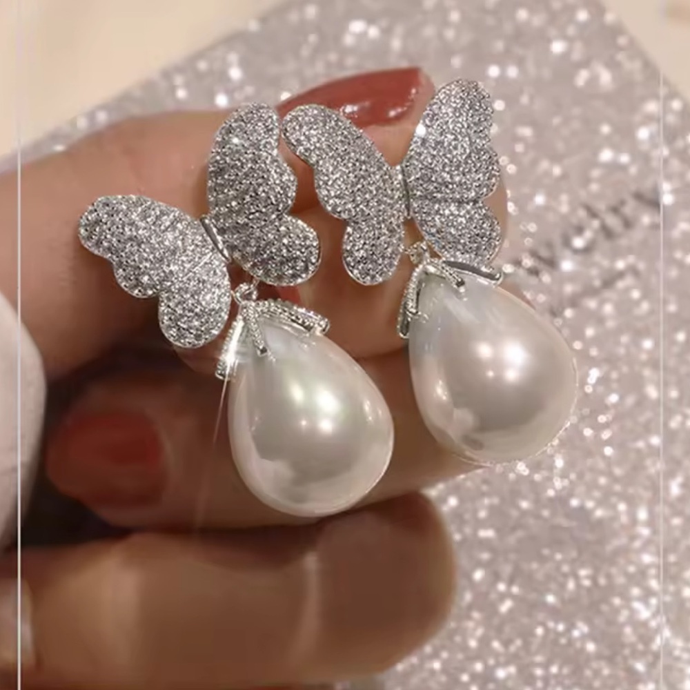 Vintage Butterfly Pearl Timeless Earrings - Picture 5 of 6